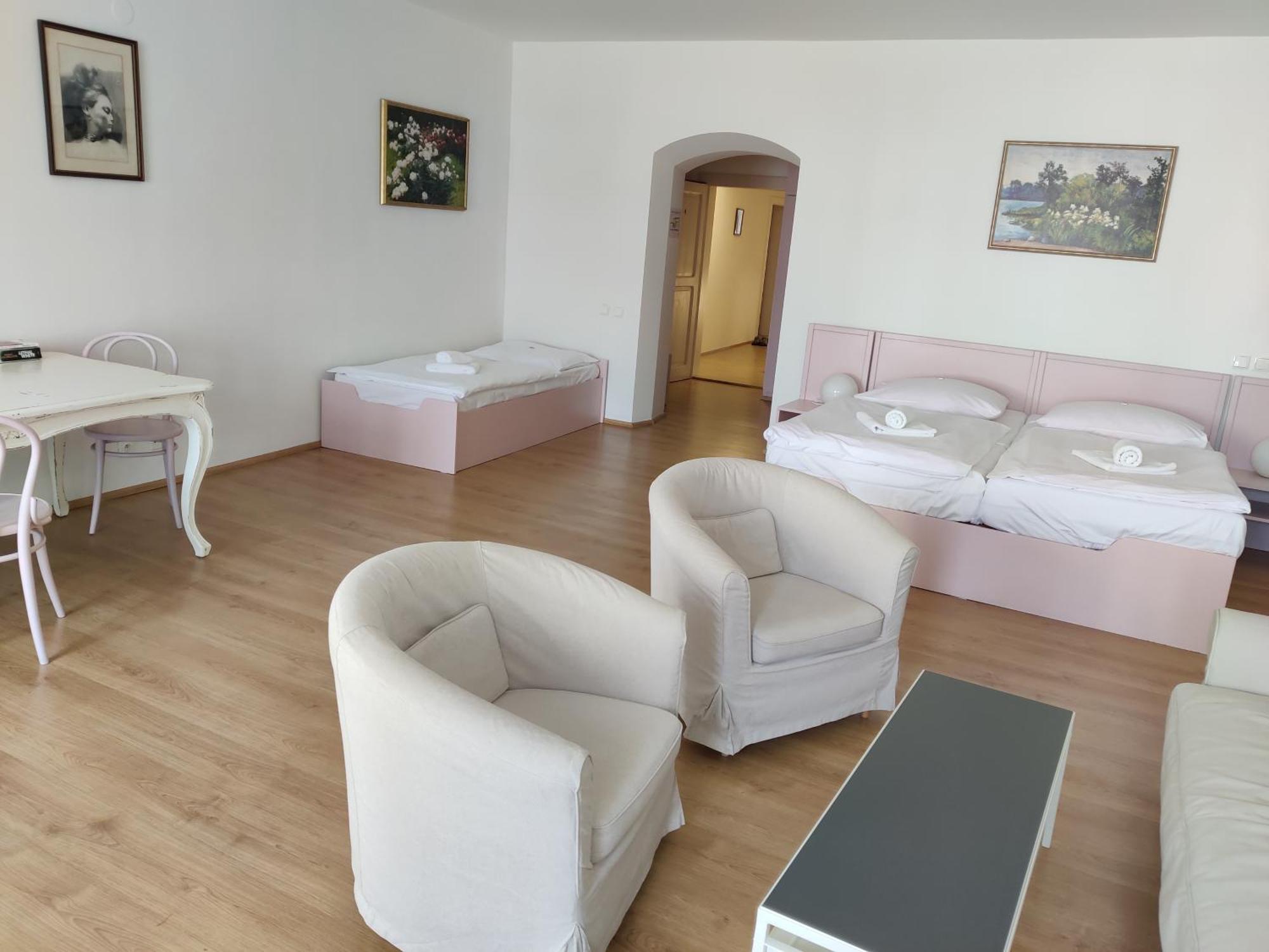 Hotel Celerin Telcz Zewnętrze zdjęcie