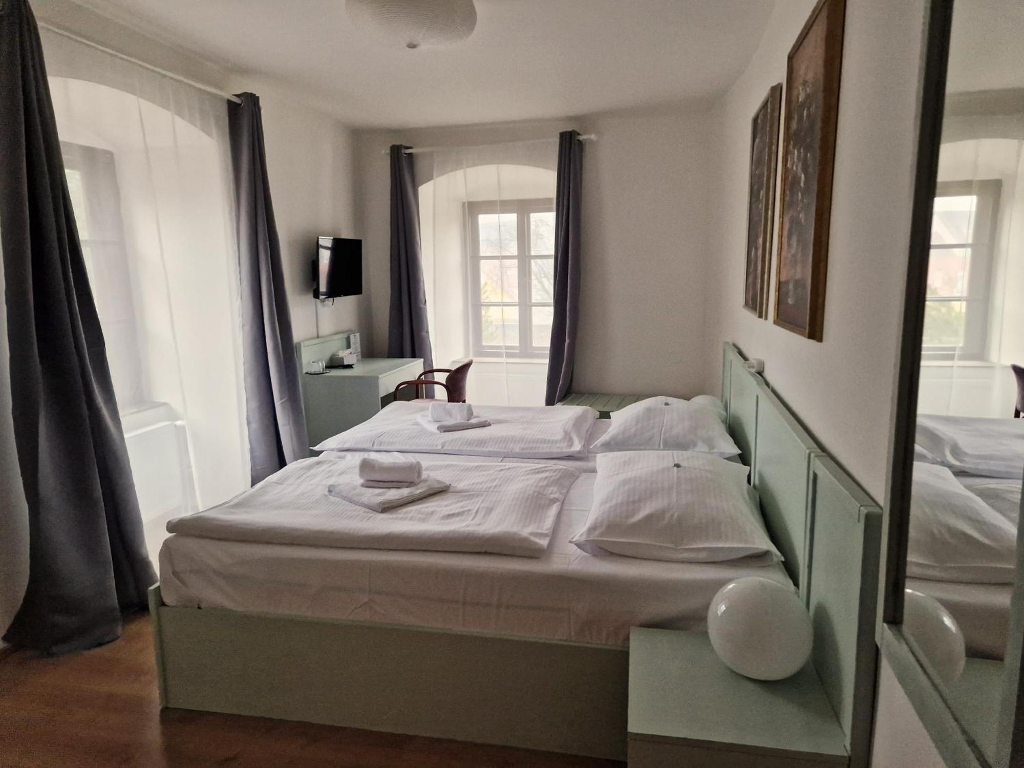 Hotel Celerin Telcz Zewnętrze zdjęcie
