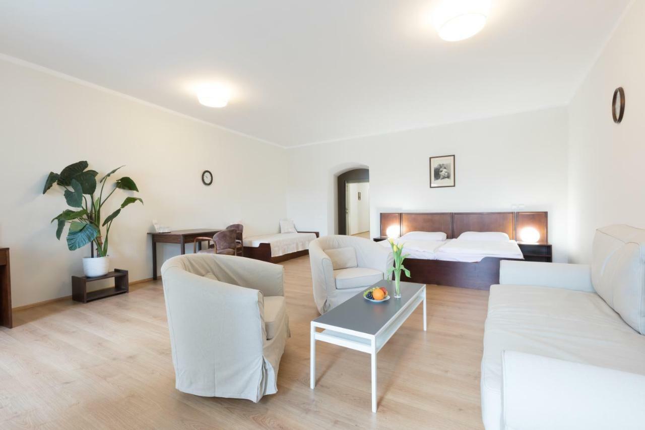 Hotel Celerin Telcz Zewnętrze zdjęcie